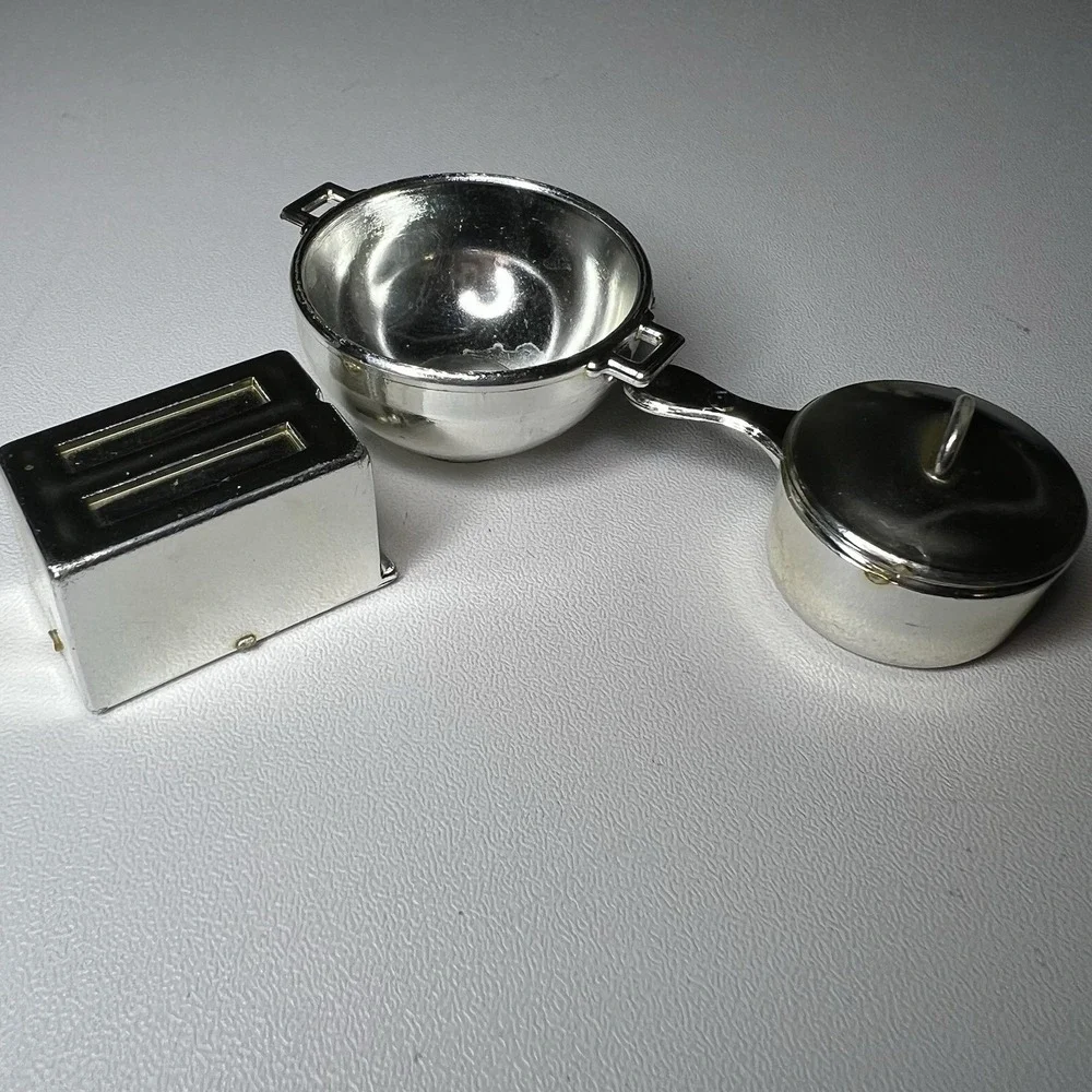 Vintage Barbie Dollhouse Kitchen Accessory Lot Miniature Toaster Pot Handle‎ Lid